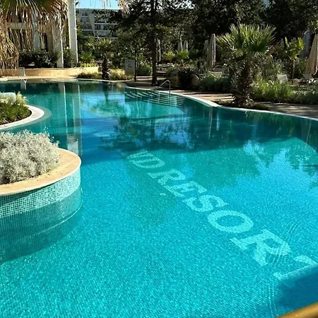 Private Grand 15 Apartment